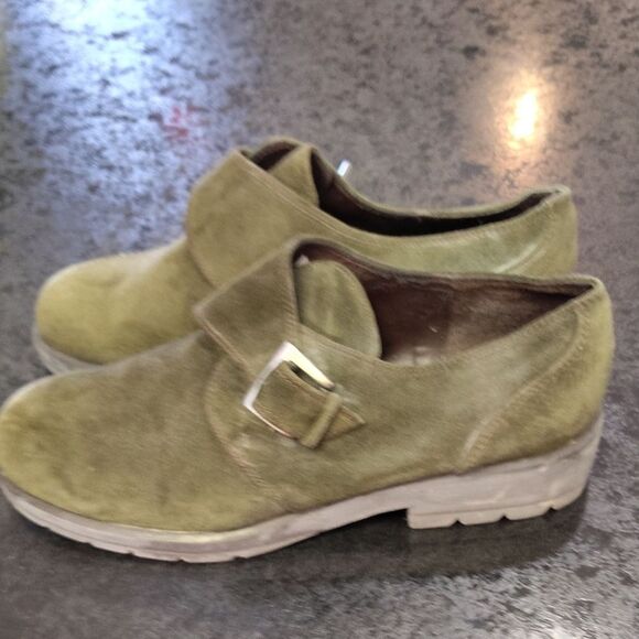 Liz Claiborne Green Suede Loafers with Rubber Sole - Picture 4 of 6